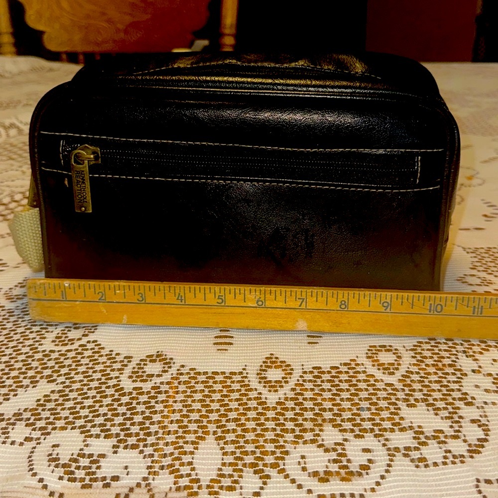 Kenneth Cole Reaction travel bag.